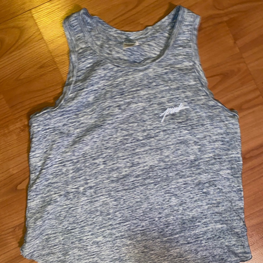 Vs pink tank